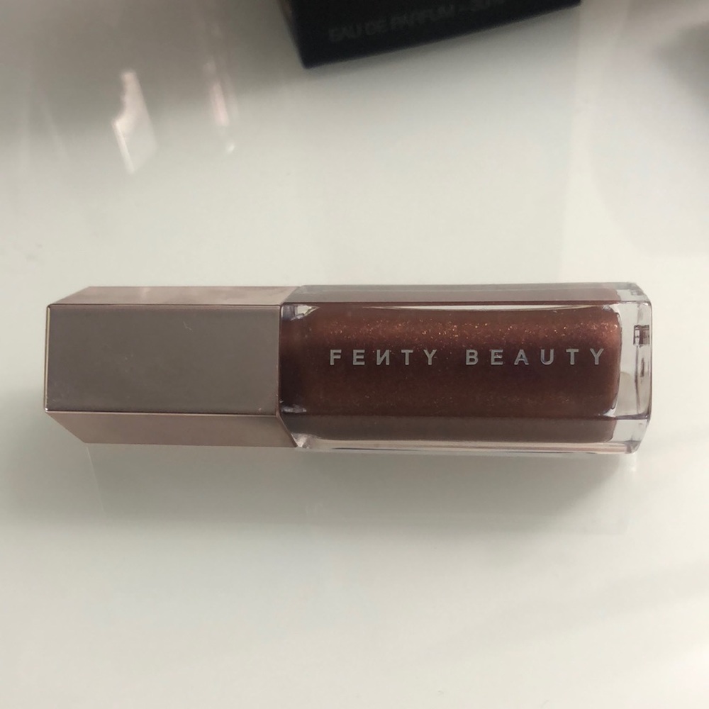 Fenty Beauty Gloss Bomb Hot Chocolit